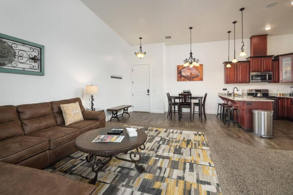 Luxury Downtown Rental - La Dolce Vita Villa #3 Moab Extérieur photo