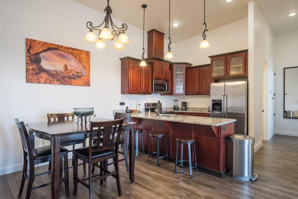 Luxury Downtown Rental - La Dolce Vita Villa #3 Moab Extérieur photo